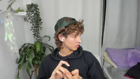 kitty online show from December 2025 03:45:02 AM