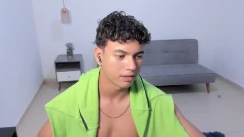 santy_stump online show from April 2026 08:25:02 PM