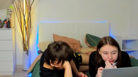 Snapshot of santythousand chatting on February 2026 07:43:01 PM santythousand online show from February 2026 07:43:01 PM