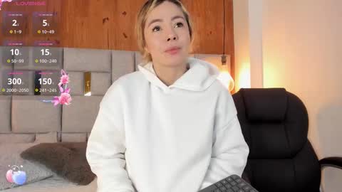 Snapshot of saori_newman chatting on September 2025 11:33:01 AM Saori online show from September 2025 11:33:01 AM