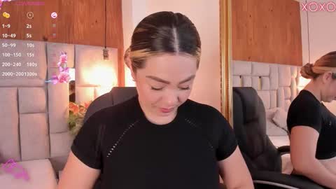 Snapshot of saori_newman chatting on November 2025 12:04:02 PM Saori online show from November 2025 12:04:02 PM