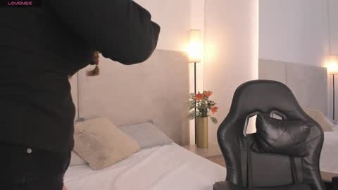 Snapshot of saori_newman chatting on November 2025 11:54:01 AM Saori online show from November 2025 11:54:01 AM