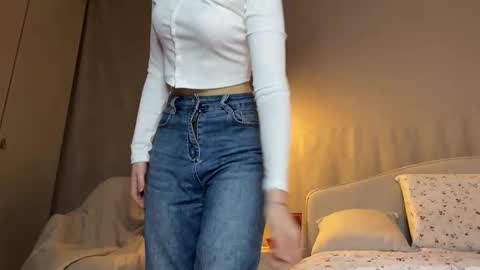 Snapshot of saphirree chatting on November 2025 10:10:02 PM Anny online show from November 2025 10:10:02 PM