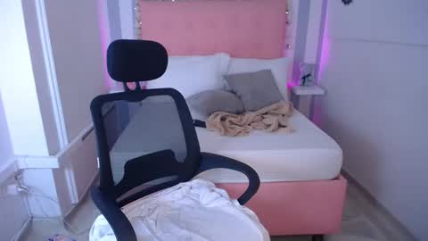 Snapshot of sara_angeelss chatting on October 2025 10:40:01 PM Sara... online show from October 2025 10:40:01 PM