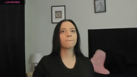 Snapshot of sara_b11 chatting on June 2026 06:01:02 PM sara_b11 online show from June 2026 06:01:02 PM