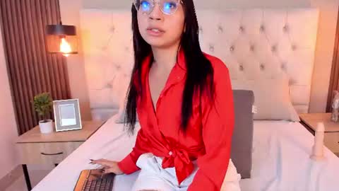 SARA CASTILLO online show from July 2026 12:52:02 AM