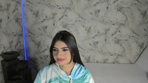 Snapshot of sara_fernandezz chatting on January 2025 11:00:01 AM sara online show from January 2025 11:00:01 AM