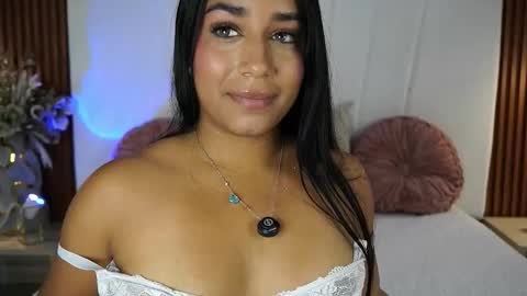  Sara Jones  online show from January 2026 07:37:02 PM