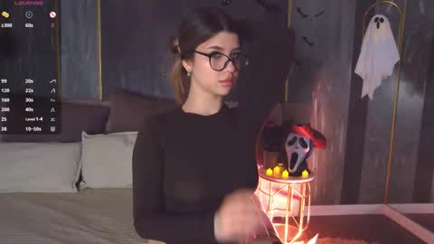 Snapshot of sara_lewiis chatting on October 2025 04:31:02 PM Sara online show from October 2025 04:31:02 PM