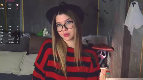 Snapshot of sara_lewiis chatting on October 2025 05:03:01 PM Sara online show from October 2025 05:03:01 PM