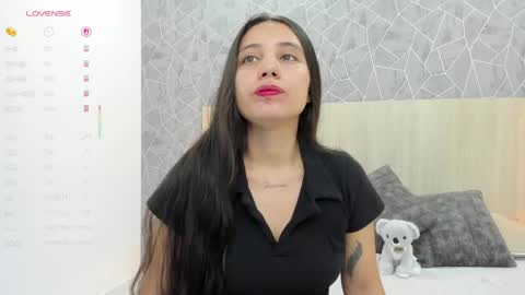Snapshot of sara_melo chatting on May 2026 12:33:01 PM Sara online show from May 2026 12:33:01 PM