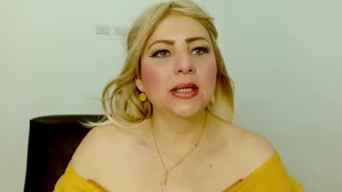 Snapshot of sara_naughtyw chatting on January 2025 12:17:02 AM katiasupreme online show from January 2025 12:17:02 AM