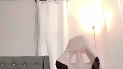 Snapshot of sara_queen9 chatting on March 2026 06:22:02 PM Sara online show from March 2026 06:22:02 PM