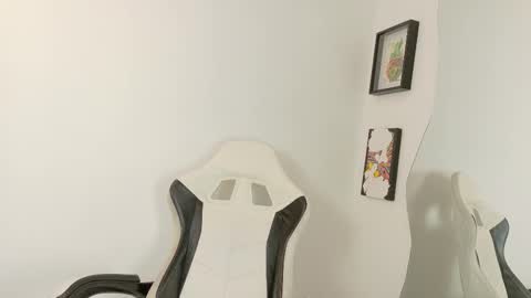 Snapshot of sara_queen9 chatting on March 2026 04:07:01 PM Sara online show from March 2026 04:07:01 PM