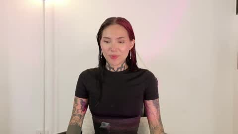 Snapshot of sara_queen9 chatting on April 2026 02:11:02 PM Sara online show from April 2026 02:11:02 PM