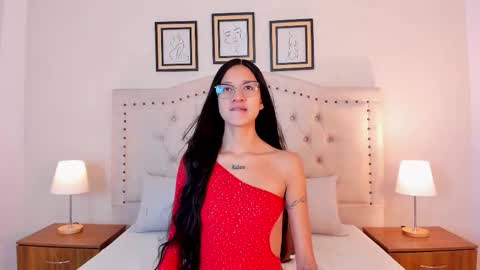 Snapshot of sara_secrets chatting on January 2026 12:29:02 PM SARA SANTACRUZ online show from January 2026 12:29:02 PM