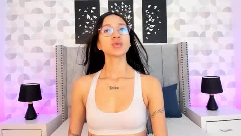 Snapshot of sara_secrets chatting on February 2026 01:10:01 PM SARA SANTACRUZ online show from February 2026 01:10:01 PM