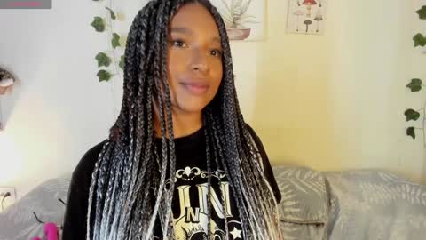 Snapshot of sara_sophiee chatting on January 2025 04:43:01 AM sara sofia online show from January 2025 04:43:01 AM