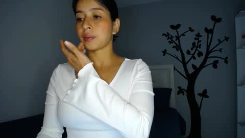 Snapshot of sara_tris chatting on March 2025 01:09:01 AM Sara online show from March 2025 01:09:01 AM