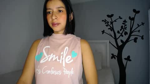 Snapshot of sara_tris chatting on October 2025 01:39:01 AM Sara online show from October 2025 01:39:01 AM