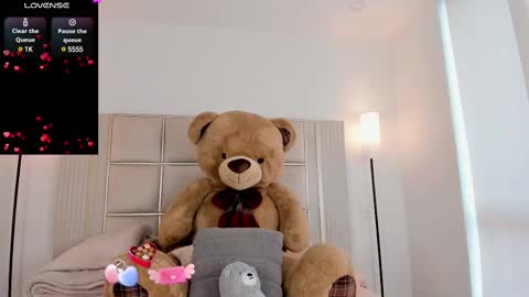 Sara Miller  online show from February 2025 09:56:02 PM