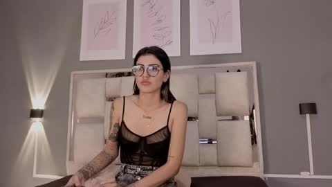 Snapshot of saraa_nix chatting on November 2025 03:04:01 AM sara online show from November 2025 03:04:01 AM