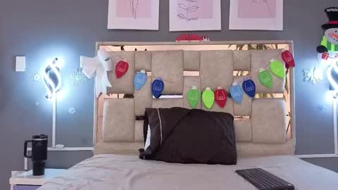 Snapshot of saraa_nix chatting on December 2025 03:04:02 AM sara online show from December 2025 03:04:02 AM