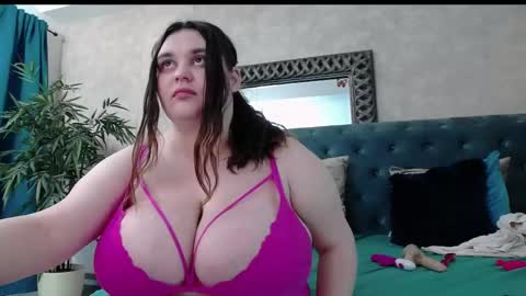 Snapshot of saraelise chatting on May 2026 05:19:01 PM saraelise online show from May 2026 05:19:01 PM