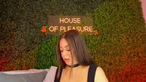 Sarah Bonneth online show from March 2026 11:27:02 AM