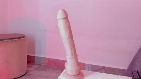 Sarah Bonneth online show from April 2026 11:48:02 AM