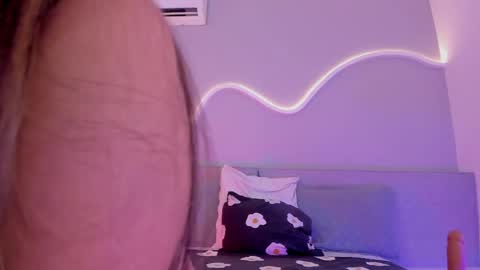 Sarah Bonneth online show from May 2026 11:40:01 AM