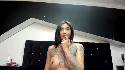 Snapshot of sarah_curtis chatting on March 2025 03:43:01 AM Sarah online show from March 2025 03:43:01 AM