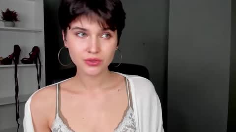 Snapshot of sarah_desire01 chatting on April 2026 06:58:02 AM Sarah online show from April 2026 06:58:02 AM