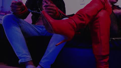 Snapshot of sarah_mistress_ chatting on March 2025 01:11:01 AM Sarah online show from March 2025 01:11:01 AM