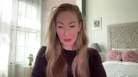 Sarah online show from April 2026 05:52:02 PM