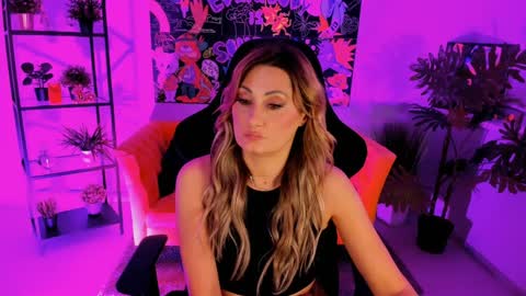 Divine Sarah NONUDE model online show from February 2025 05:26:02 PM