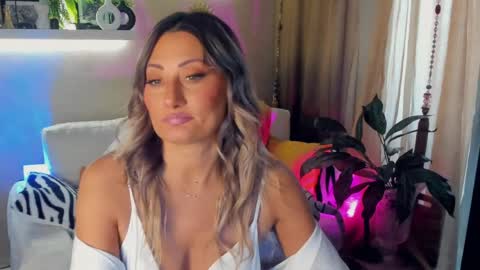 Divine Sarah NONUDE model online show from June 2026 07:58:02 AM