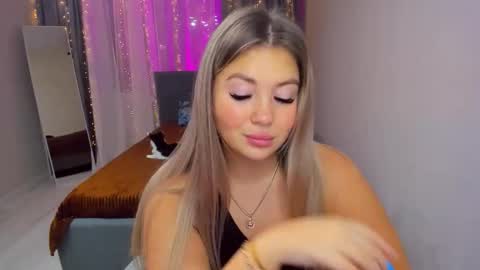 Snapshot of sarahmils chatting on November 2025 07:02:02 PM Sarah online show from November 2025 07:02:02 PM