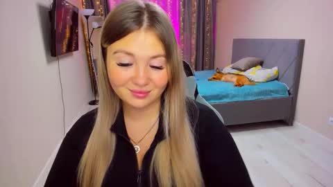 Snapshot of sarahmils chatting on December 2025 05:19:02 PM Sarah online show from December 2025 05:19:02 PM