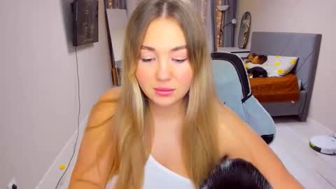 Snapshot of sarahmils chatting on February 2026 02:37:02 PM Sarah online show from February 2026 02:37:02 PM