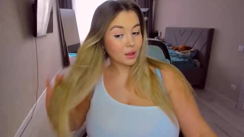 Snapshot of sarahmils chatting on March 2026 12:53:01 PM Sarah online show from March 2026 12:53:01 PM