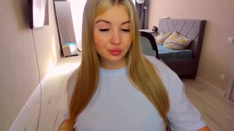 Snapshot of sarahmils chatting on March 2026 11:36:01 AM Sarah online show from March 2026 11:36:01 AM