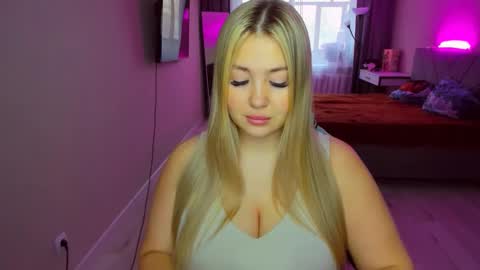 Snapshot of sarahmils chatting on April 2026 12:32:01 PM Sarah online show from April 2026 12:32:01 PM