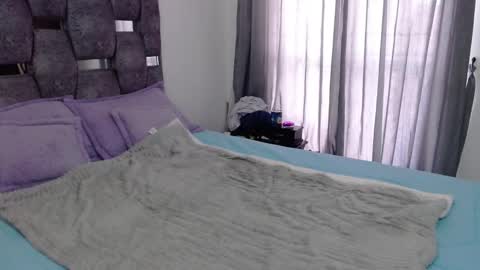 Lia online show from November 2025 12:22:02 PM