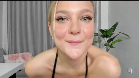 sarahphyllis online show from September 2025 07:39:01 PM