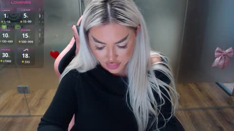 Snapshot of sarahstone_ chatting on October 2025 07:21:01 AM Sarah online show from October 2025 07:21:01 AM