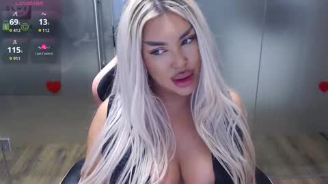 Snapshot of sarahstone_ chatting on February 2026 08:29:02 AM Sarah online show from February 2026 08:29:02 AM