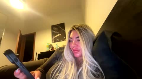 Snapshot of sarahstone_ chatting on February 2026 11:01:01 PM Sarah online show from February 2026 11:01:01 PM