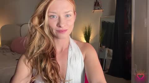 Snapshot of saraloverays chatting on September 2025 02:24:01 AM Back from Vacay Follow for more here online show from September 2025 02:24:01 AM