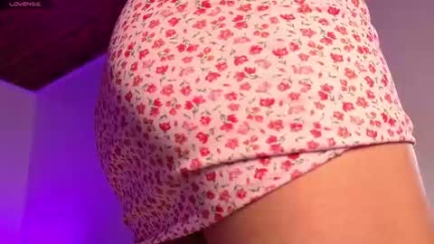 Saralynnn online show from July 2026 02:02:01 PM
